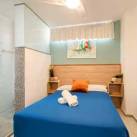 Neon Tenerife ゲストハウス