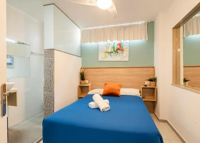 Neon Tenerife ゲストハウス