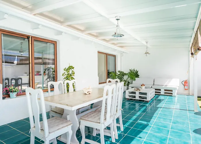 Neon Tenerife 招待所 3*