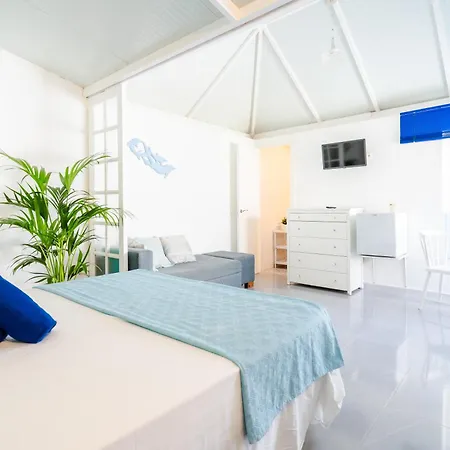 בית הארחה Neon Tenerife 3*