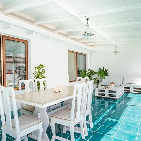 Neon Tenerife בית הארחה 3*