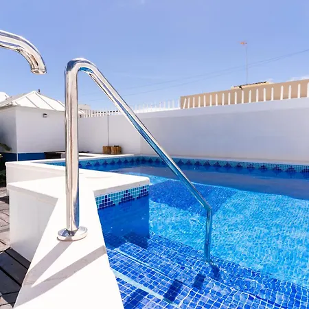 Neon Tenerife בית הארחה ארונה