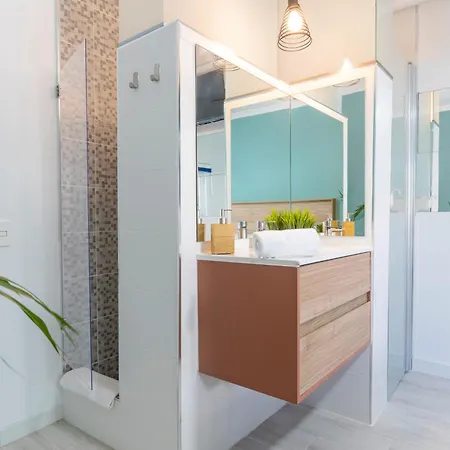 בית הארחה Neon Tenerife 3*