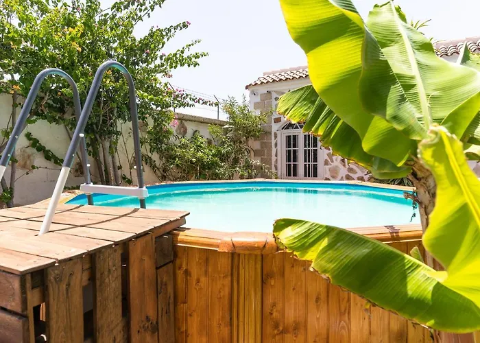 Neon Tenerife 招待所