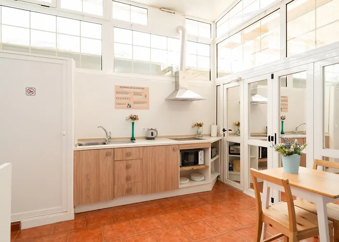 Neon Tenerife 招待所